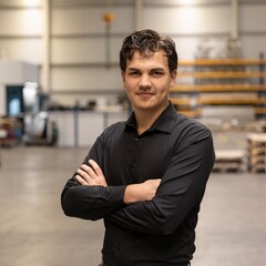Vorschaubild von Adrian Schlak (Vertrieb)